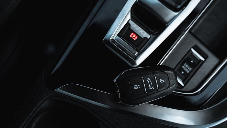 How Does a Car Remote Keyless System Work?