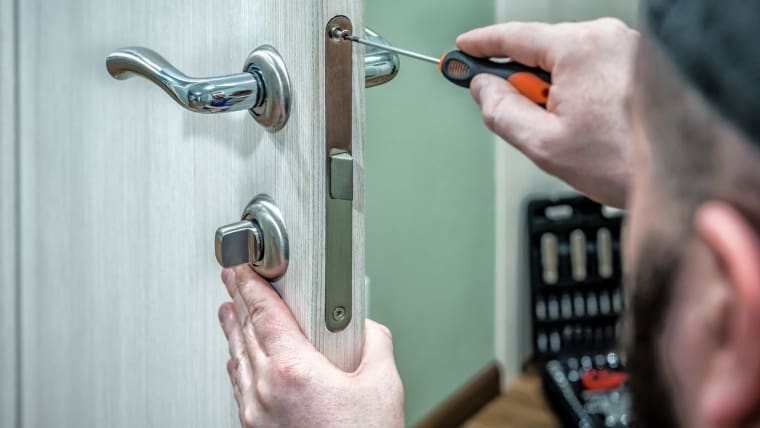 Why Choose a Professional Locksmith vs DIY Lock Solutions?