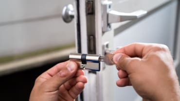 Prepping Vacant Properties: Locksmith Strategies for Snowbirds and Off-Season Rentals Security